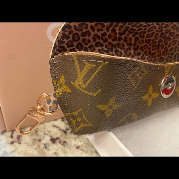 SPARK*L BAND LV SUNGLASSES CASE - Picture 6 of 7